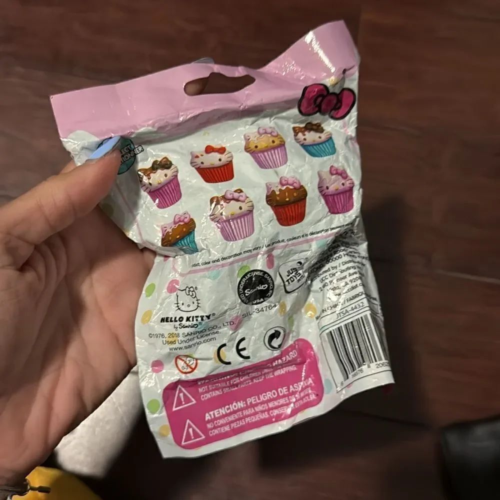 Small Collectable Hello Kitty Squishme - Unopened NWT - Picture 2 of 2
